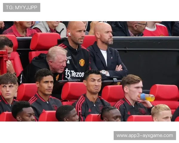 C罗回归曼联！滕哈赫的战术密码与更衣室动态大揭秘，滕哈格曼联