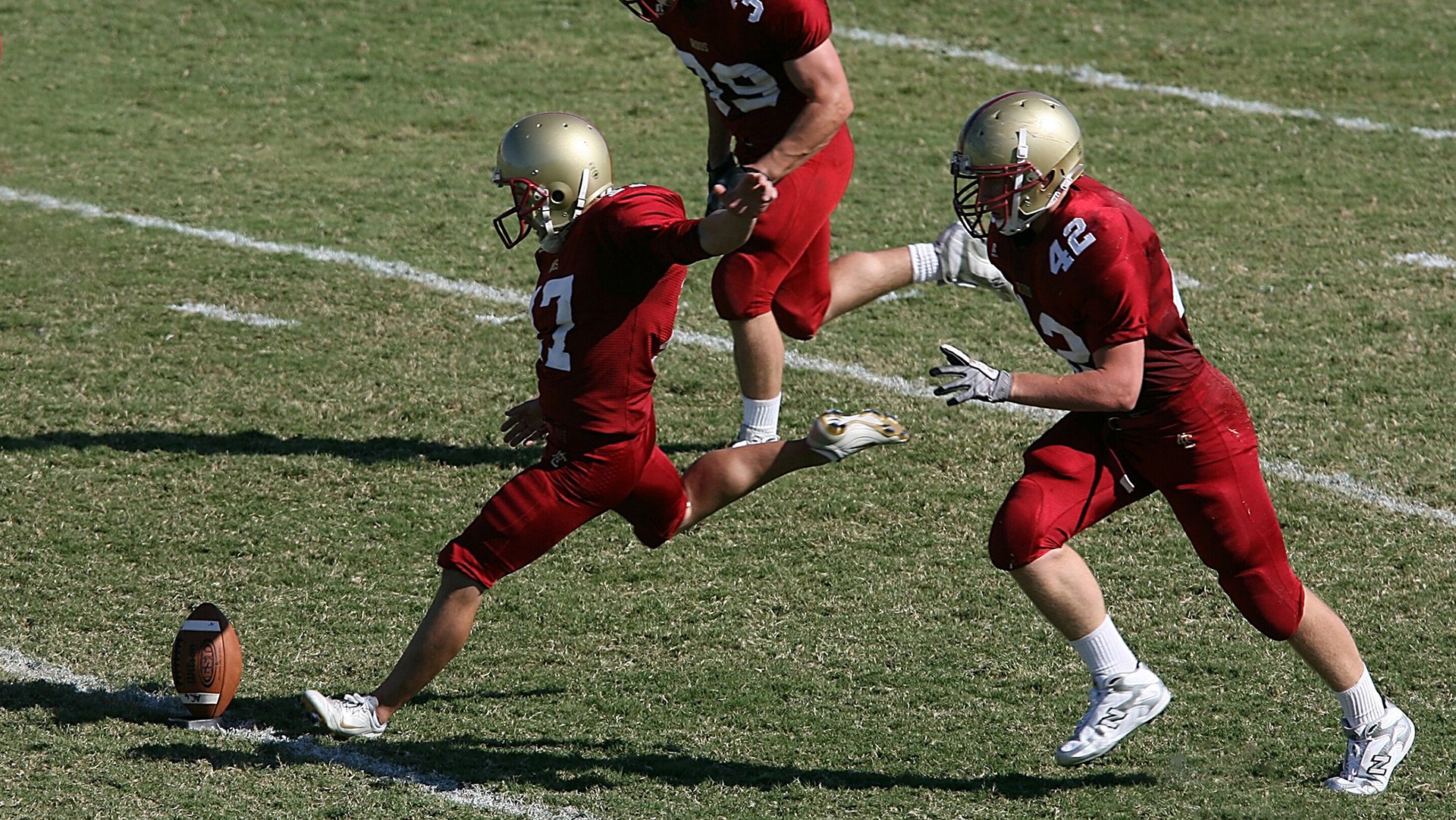 世界杯小组赛首轮：巴西2比1击败荷兰 双方上演经典攻防大战